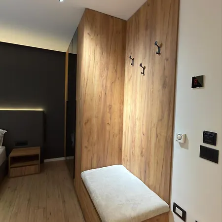 Kulla Emini 2025 * Βαλμπόνα