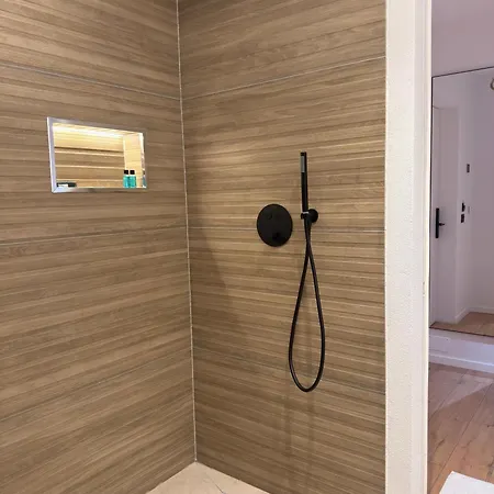 Kulla Emini 2025 * Βαλμπόνα