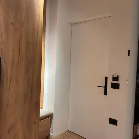 Kulla Emini 2025 酒店 瓦勒博内