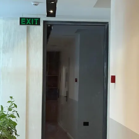 Kulla Emini 2025 酒店 *