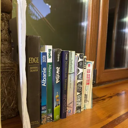 Kulla Emini 2025 酒店 瓦勒博内